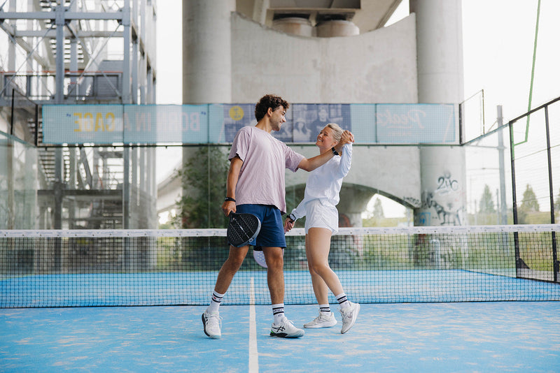 De Padel Dropshot: Het ultieme verrassingseffect (en wanneer je 'm speelt)
