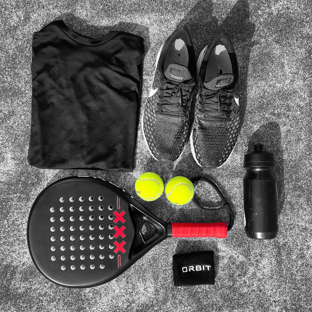 Welke padel accessoires moet je in je padeltas hebben zitten?