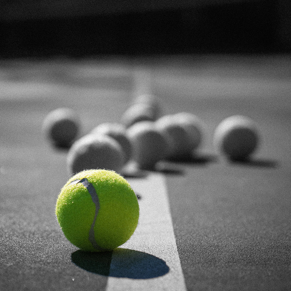 De verschillen tussen padelballen en tennisballen.