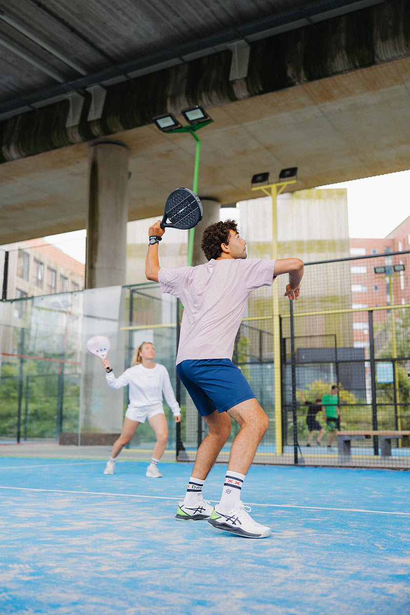 De 'Fence Smash': Hoe je de bal via het hek uit de kooi slaat